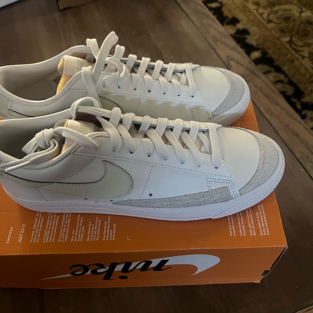 Men’s Nike low top blazers brand new size 9